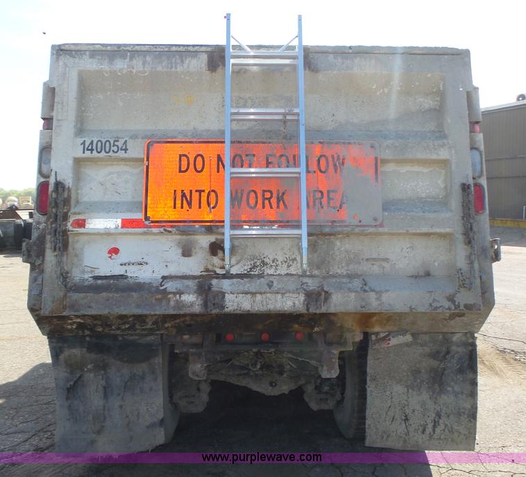 image for item K8371 1992 Mack RD690S dump truck