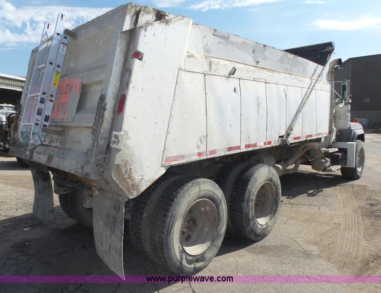 image for item K8371 1992 Mack RD690S dump truck