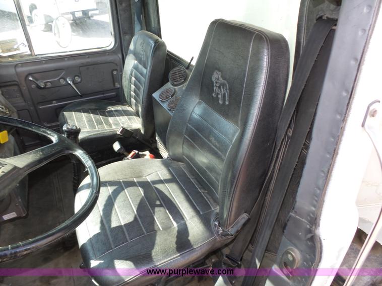 image for item K8371 1992 Mack RD690S dump truck