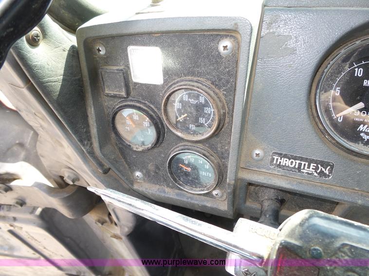 image for item K8371 1992 Mack RD690S dump truck