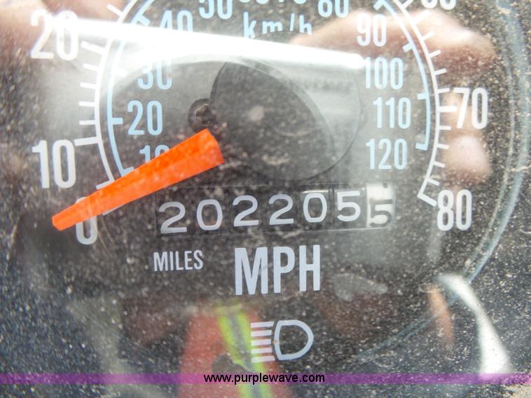 image for item K8371 1992 Mack RD690S dump truck