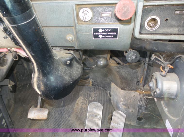 image for item K8371 1992 Mack RD690S dump truck