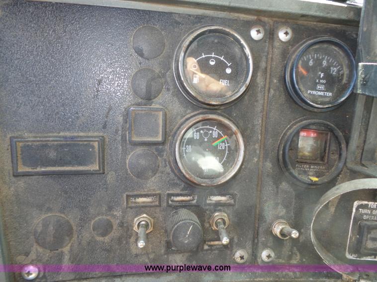 image for item K8371 1992 Mack RD690S dump truck