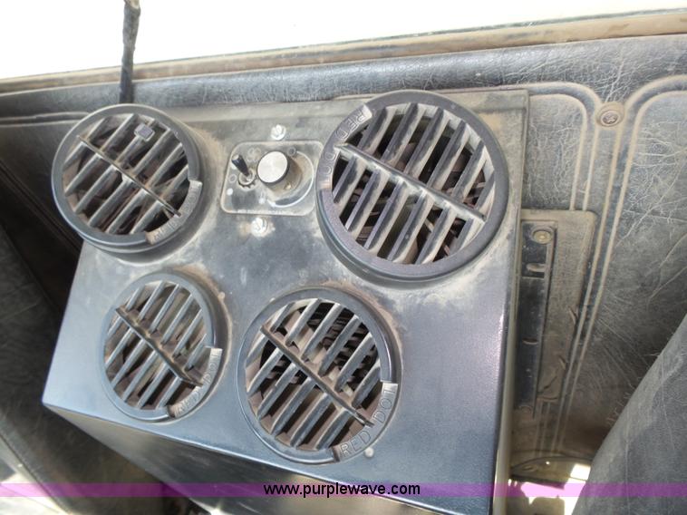 image for item K8371 1992 Mack RD690S dump truck