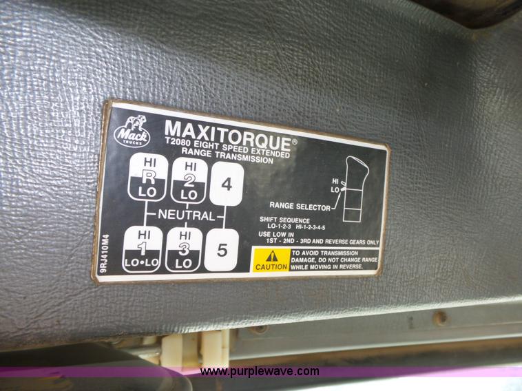 image for item K8371 1992 Mack RD690S dump truck