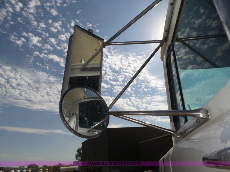 image for item K8371 1992 Mack RD690S dump truck