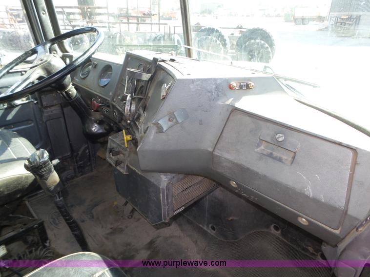 image for item K8371 1992 Mack RD690S dump truck