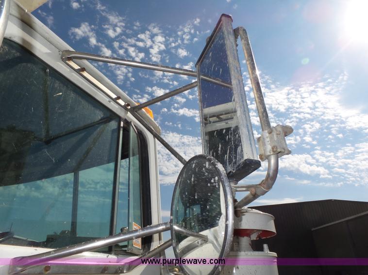 image for item K8371 1992 Mack RD690S dump truck