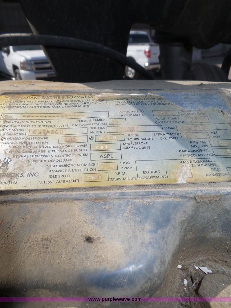 image for item K8371 1992 Mack RD690S dump truck