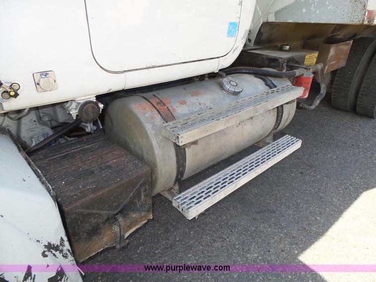 image for item K8371 1992 Mack RD690S dump truck