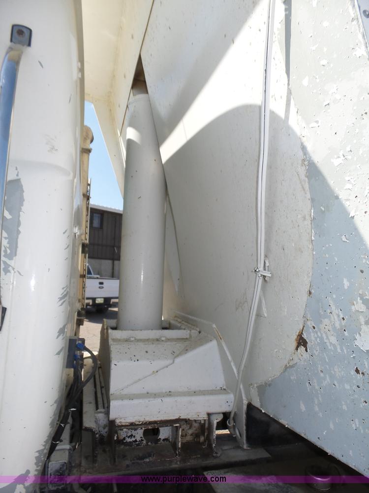 image for item K8371 1992 Mack RD690S dump truck