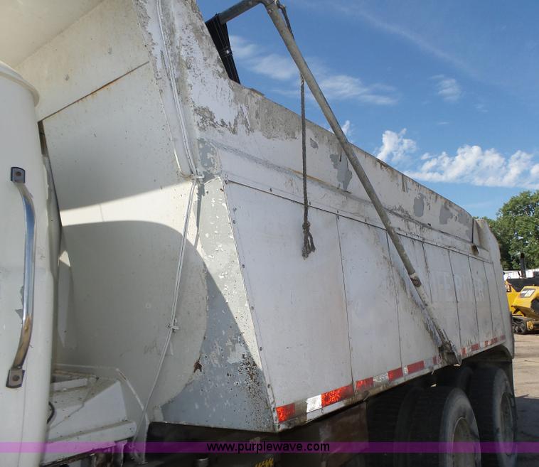 image for item K8371 1992 Mack RD690S dump truck