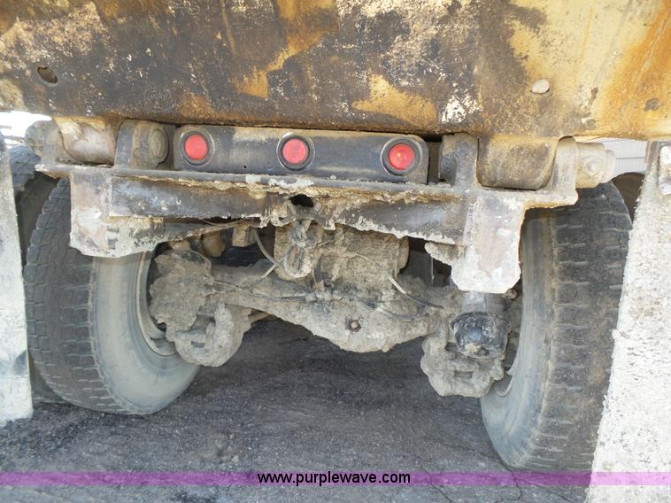 image for item K8371 1992 Mack RD690S dump truck