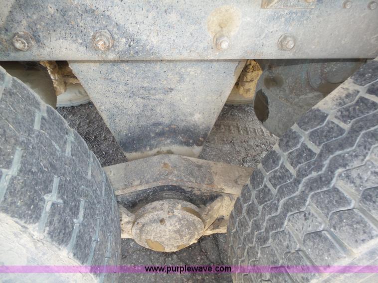 image for item K8371 1992 Mack RD690S dump truck