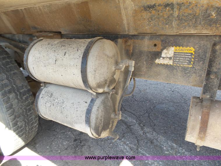 image for item K8371 1992 Mack RD690S dump truck