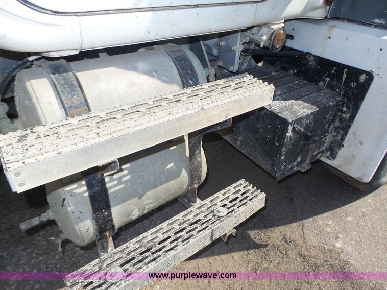 image for item K8371 1992 Mack RD690S dump truck