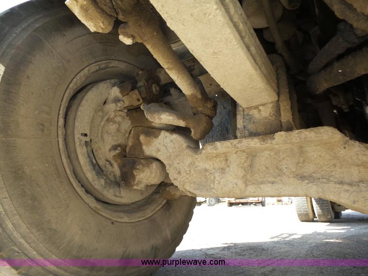 image for item K8371 1992 Mack RD690S dump truck