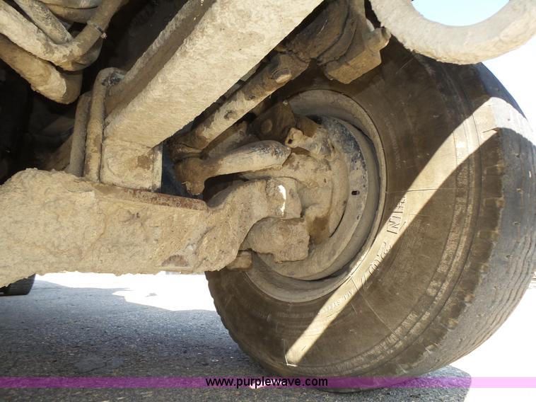 image for item K8371 1992 Mack RD690S dump truck