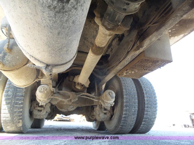 image for item K8371 1992 Mack RD690S dump truck