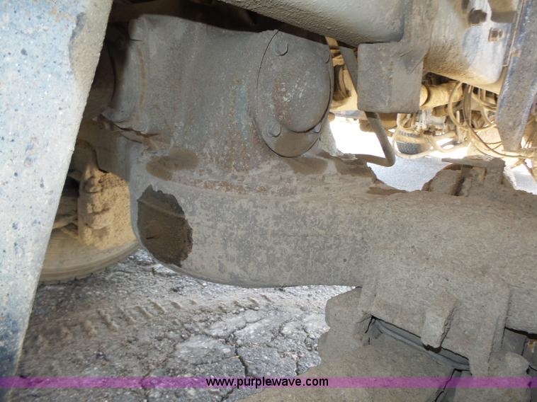 image for item K8371 1992 Mack RD690S dump truck