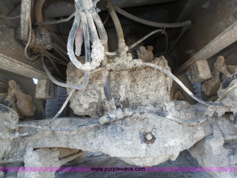 image for item K8371 1992 Mack RD690S dump truck