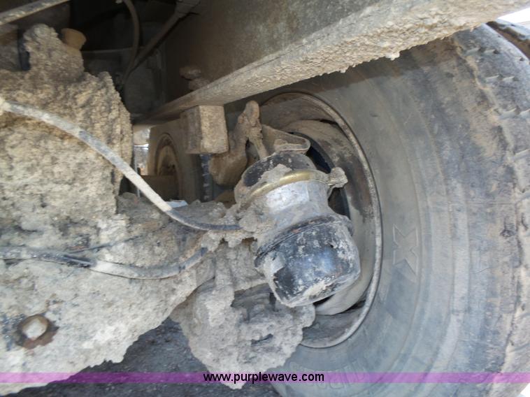 image for item K8371 1992 Mack RD690S dump truck