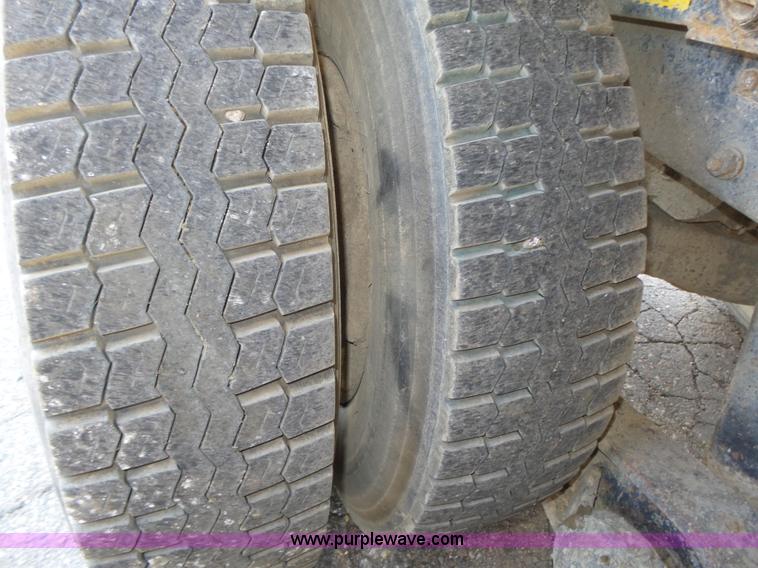 image for item K8371 1992 Mack RD690S dump truck