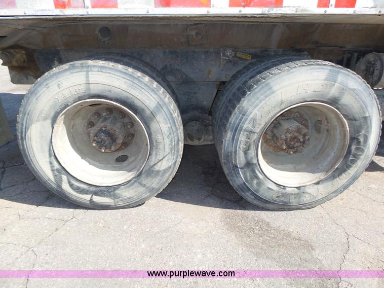 image for item K8371 1992 Mack RD690S dump truck