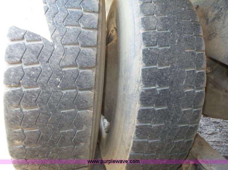 image for item K8371 1992 Mack RD690S dump truck