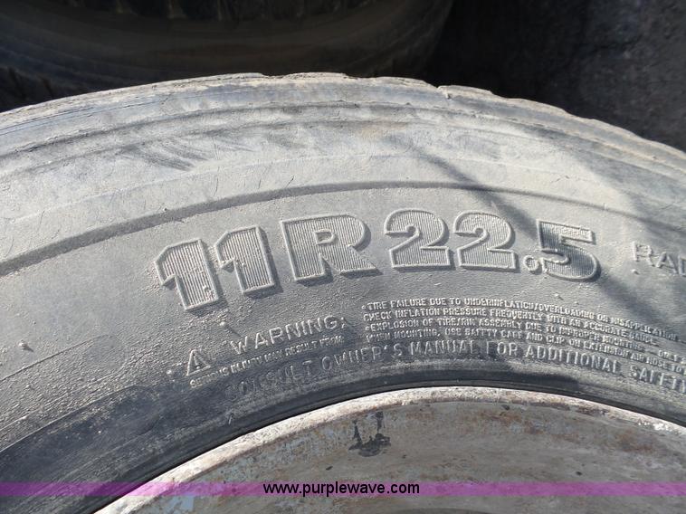 image for item K8371 1992 Mack RD690S dump truck