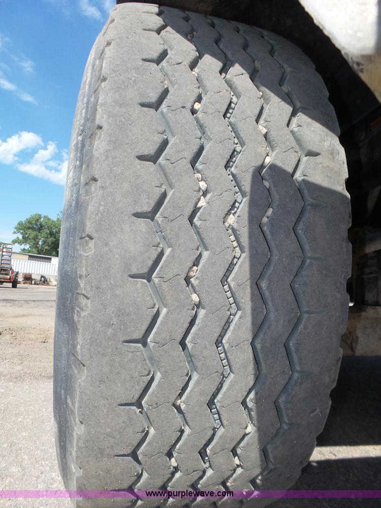 image for item K8371 1992 Mack RD690S dump truck