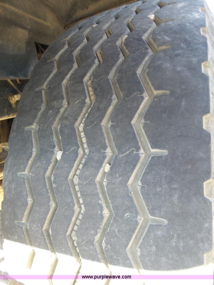 image for item K8371 1992 Mack RD690S dump truck