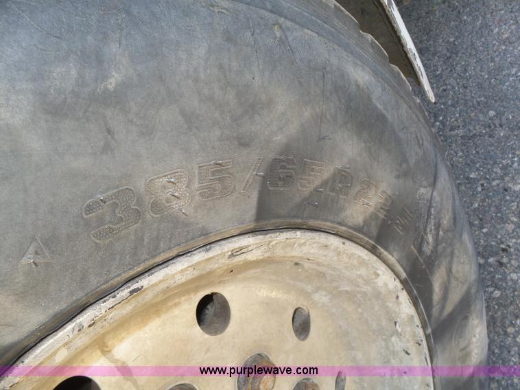 image for item K8371 1992 Mack RD690S dump truck