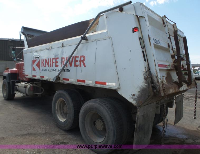 image for item K8372 1992 Mack RD690S dump truck