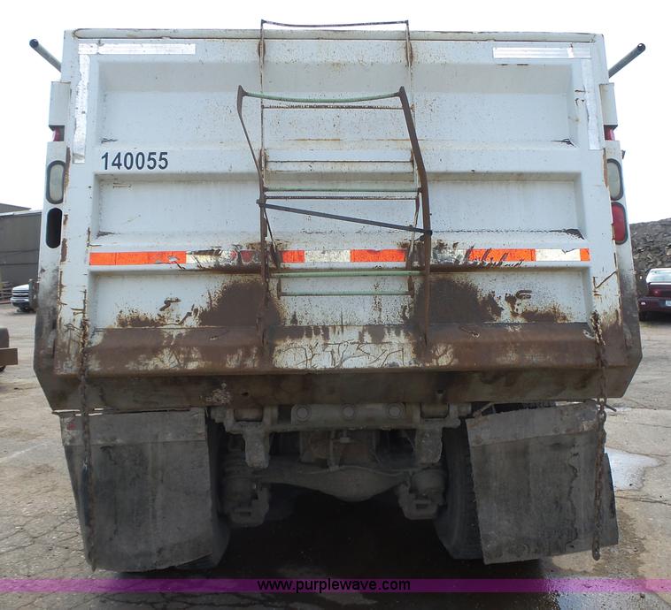 image for item K8372 1992 Mack RD690S dump truck
