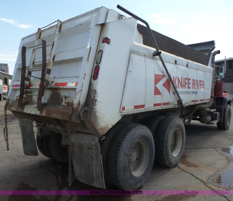 image for item K8372 1992 Mack RD690S dump truck