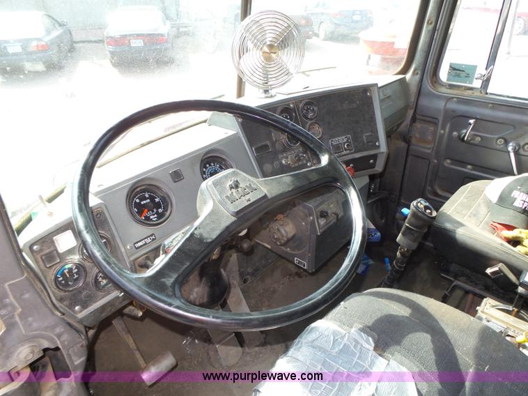 image for item K8372 1992 Mack RD690S dump truck