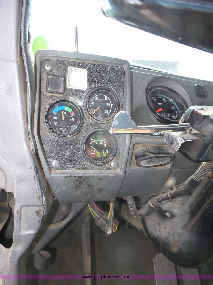 image for item K8372 1992 Mack RD690S dump truck