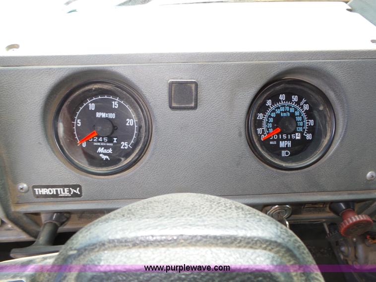 image for item K8372 1992 Mack RD690S dump truck