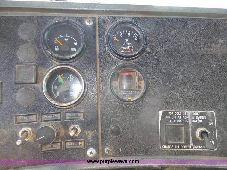 image for item K8372 1992 Mack RD690S dump truck