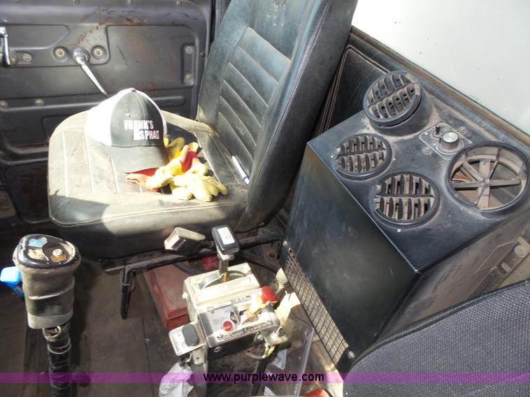 image for item K8372 1992 Mack RD690S dump truck