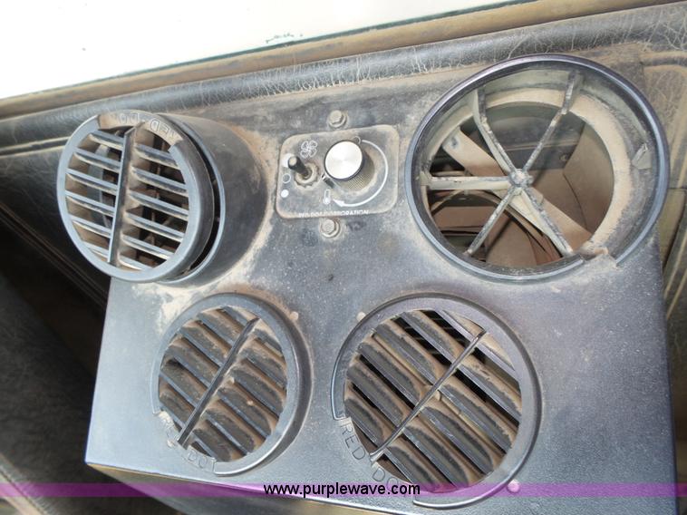 image for item K8372 1992 Mack RD690S dump truck