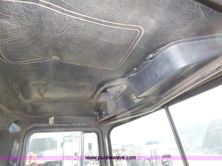 image for item K8372 1992 Mack RD690S dump truck