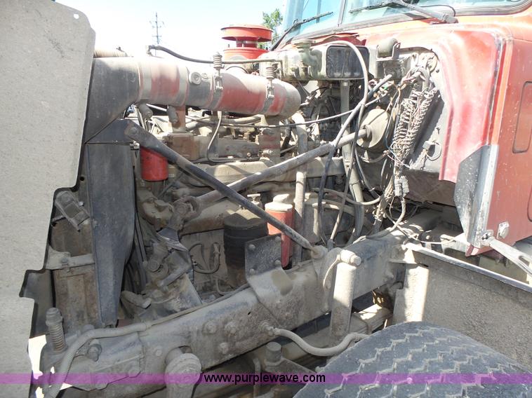 image for item K8372 1992 Mack RD690S dump truck