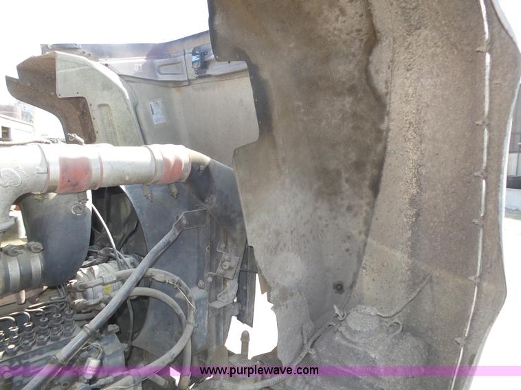 image for item K8372 1992 Mack RD690S dump truck