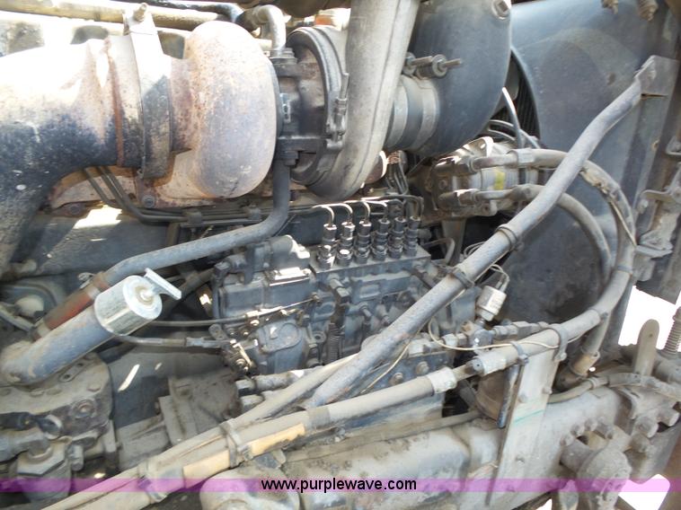 image for item K8372 1992 Mack RD690S dump truck