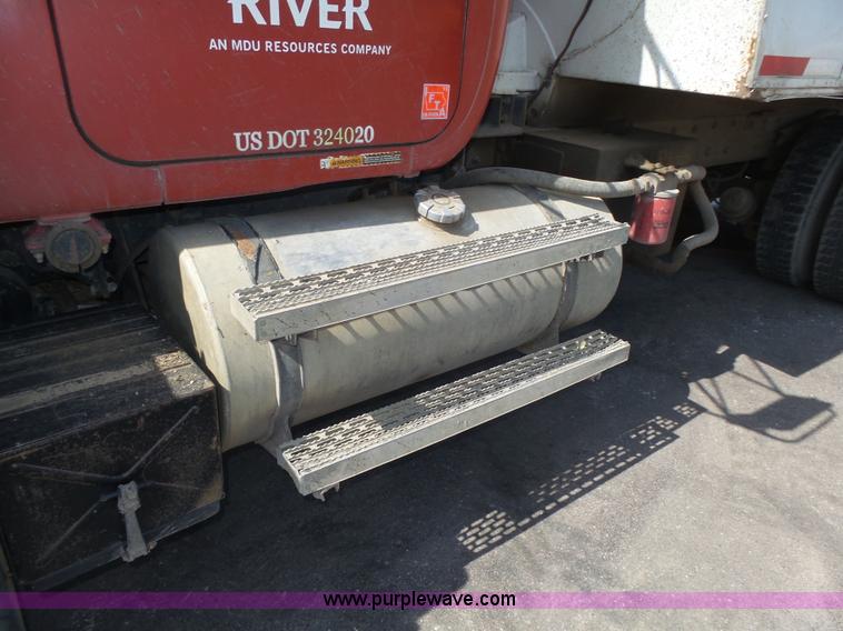 image for item K8372 1992 Mack RD690S dump truck