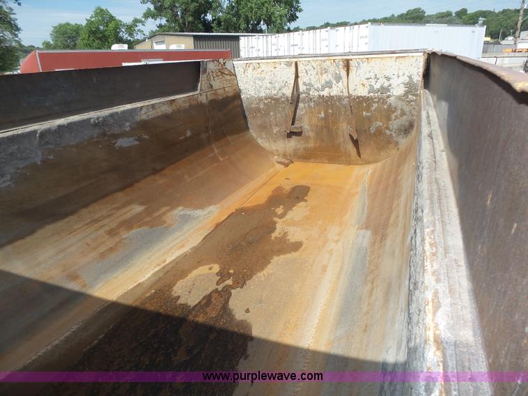 image for item K8372 1992 Mack RD690S dump truck