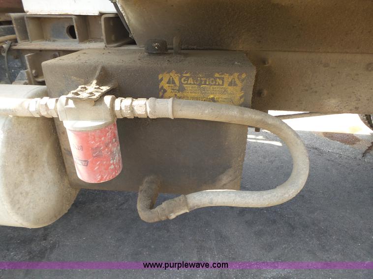 image for item K8372 1992 Mack RD690S dump truck