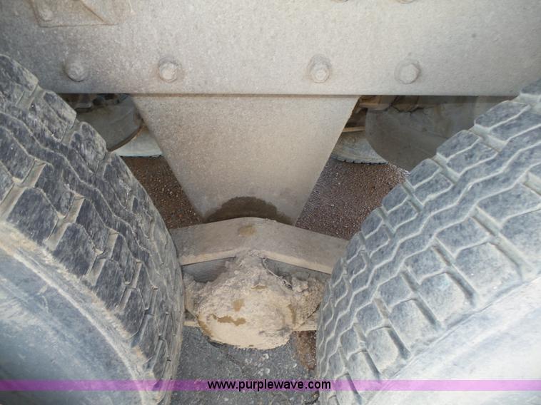 image for item K8372 1992 Mack RD690S dump truck